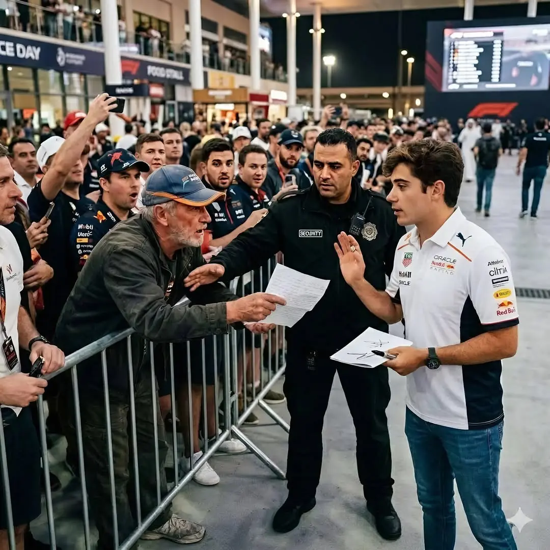 Cover Image for 💥El personal de seguridad intentó detenerlo, pero Franco Colapinto se negó con la cabeza bien alta y dijo: “Déjenlo acercarse”. Un hombre con zapatillas desgastadas y una gorra de béisbol desteñida intentó entregarle una nota escrita a mano mientras el piloto saludaba a los aficionados en un encuentro de Fórmula 1.