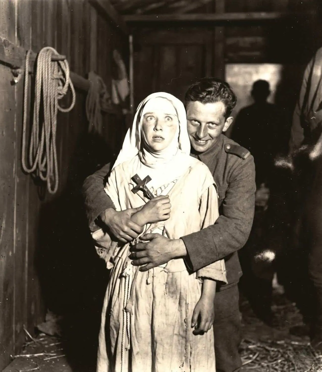 Cover Image for « Tu prieras » : l’acte impensable d’un soldat allemand contre une religieuse prisonnière qui bouleverse
