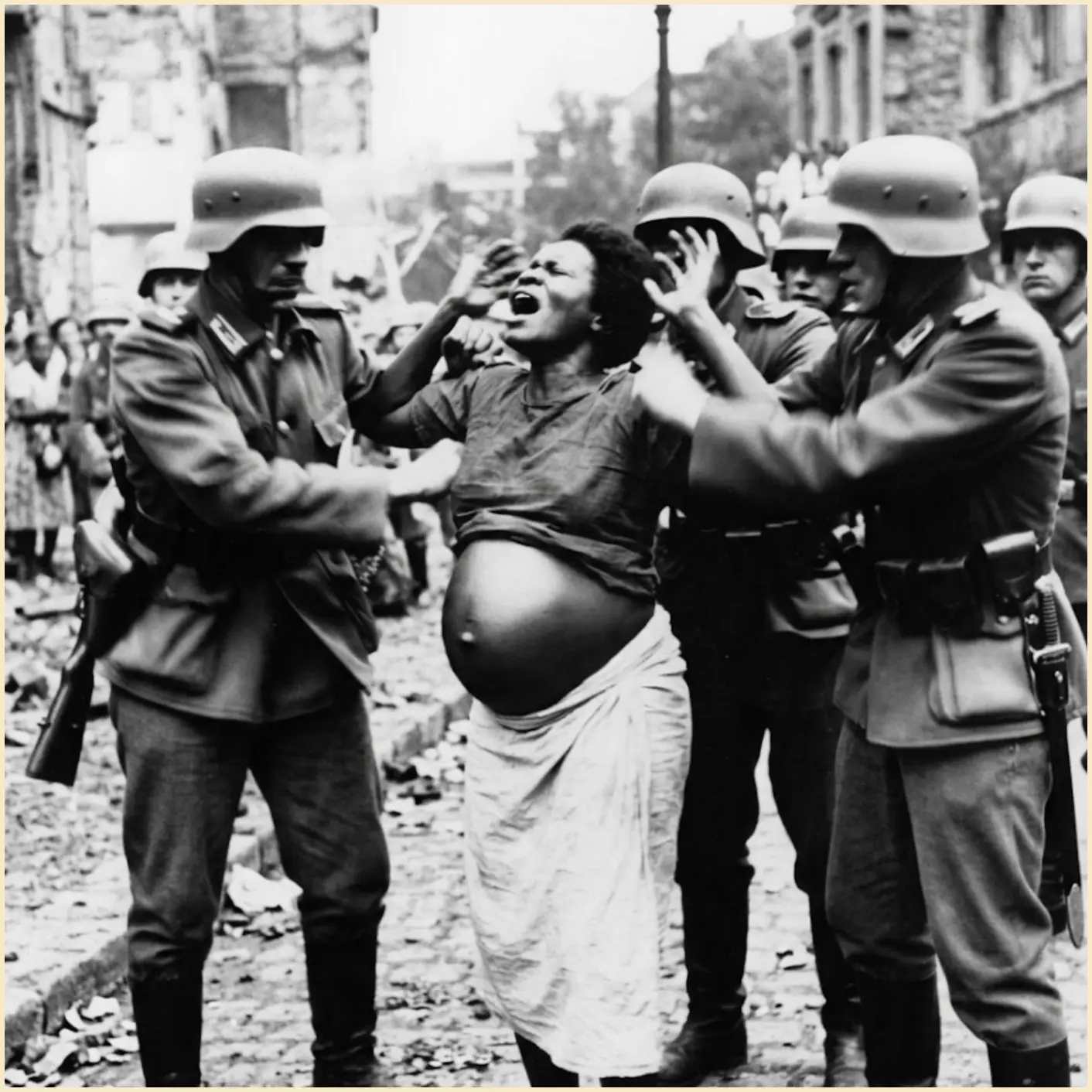 Cover Image for Que faisaient les soldats allemands aux prisonnières noires enceintes le jour de leur anniversaire ?