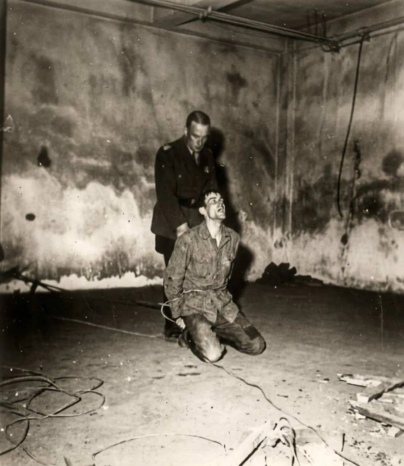 Cover Image for Ça me fait mal d’ouvrir la bouche : voici pourquoi les soldats allemands épargnaient les prisonniers homosexuels