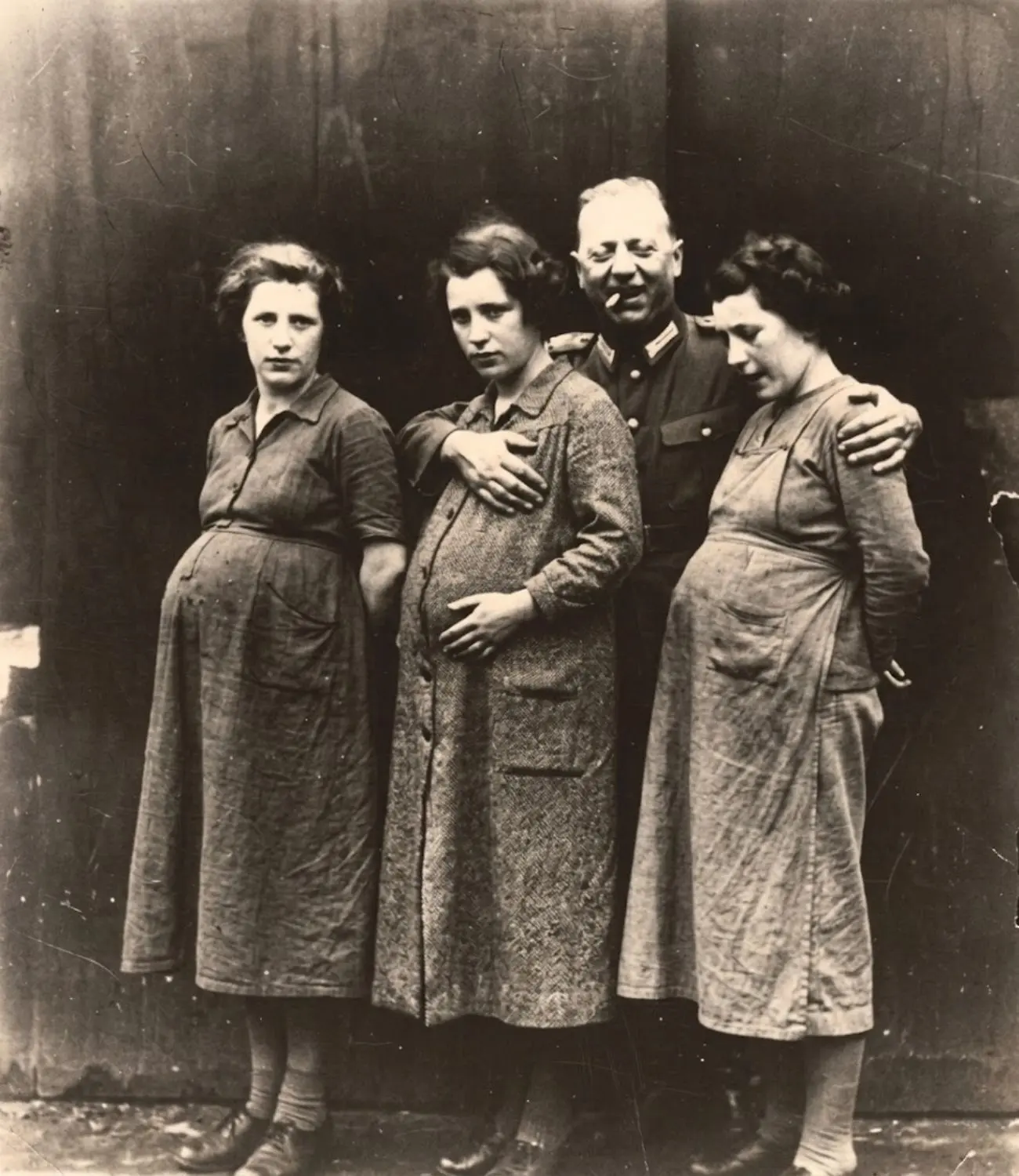 Cover Image for Generale nazista: ha messo incinta tre sorelle prigioniere: allora l’inimmaginabile!