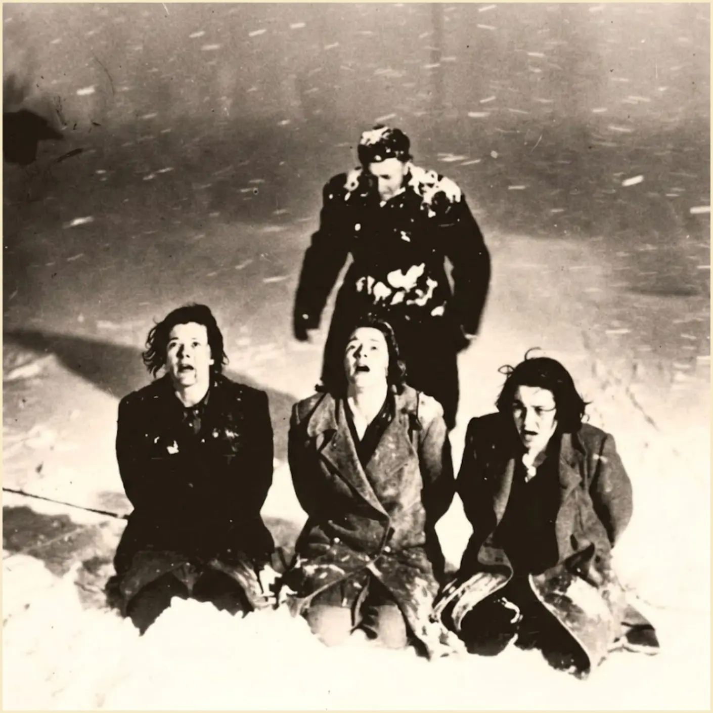 Cover Image for Le fantôme de la neige : l’homme qui sauva 13 femmes françaises des nazis – Une histoire bouleversante !