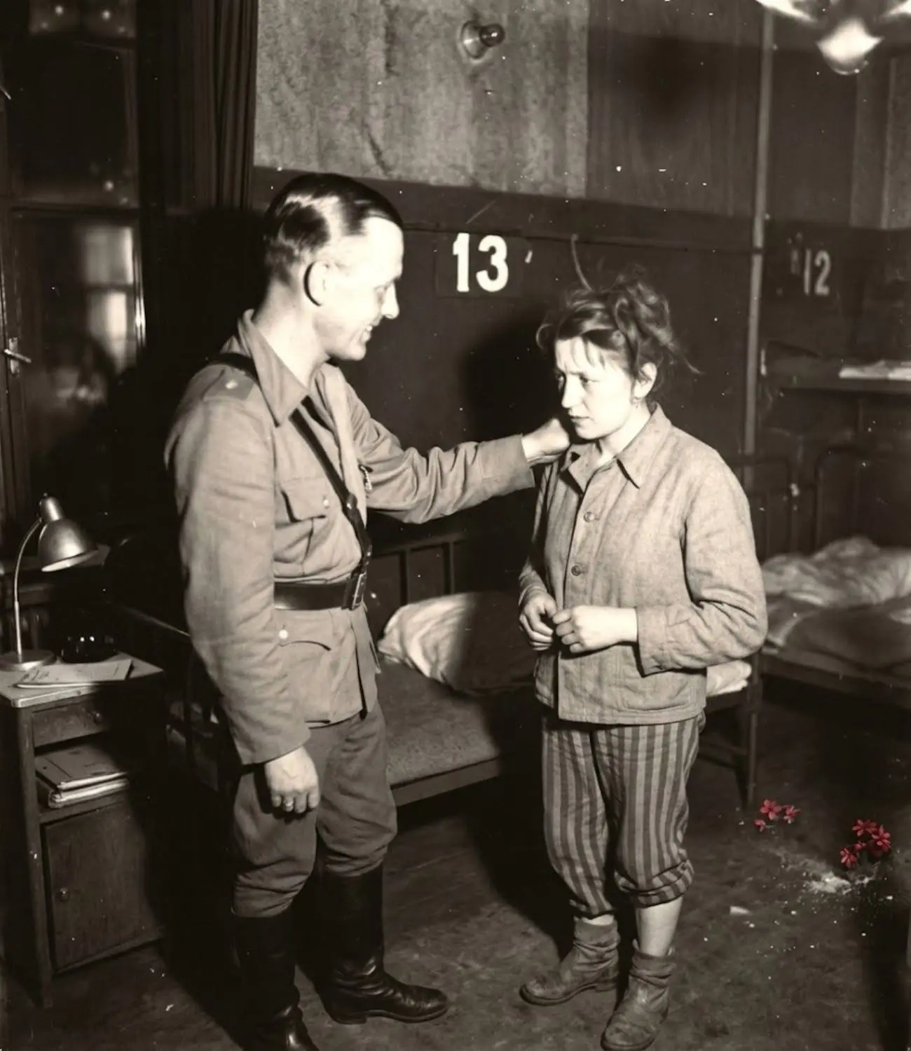 Cover Image for Solo 18 anni: cosa le chiese il comandante nazista nella stanza 13!